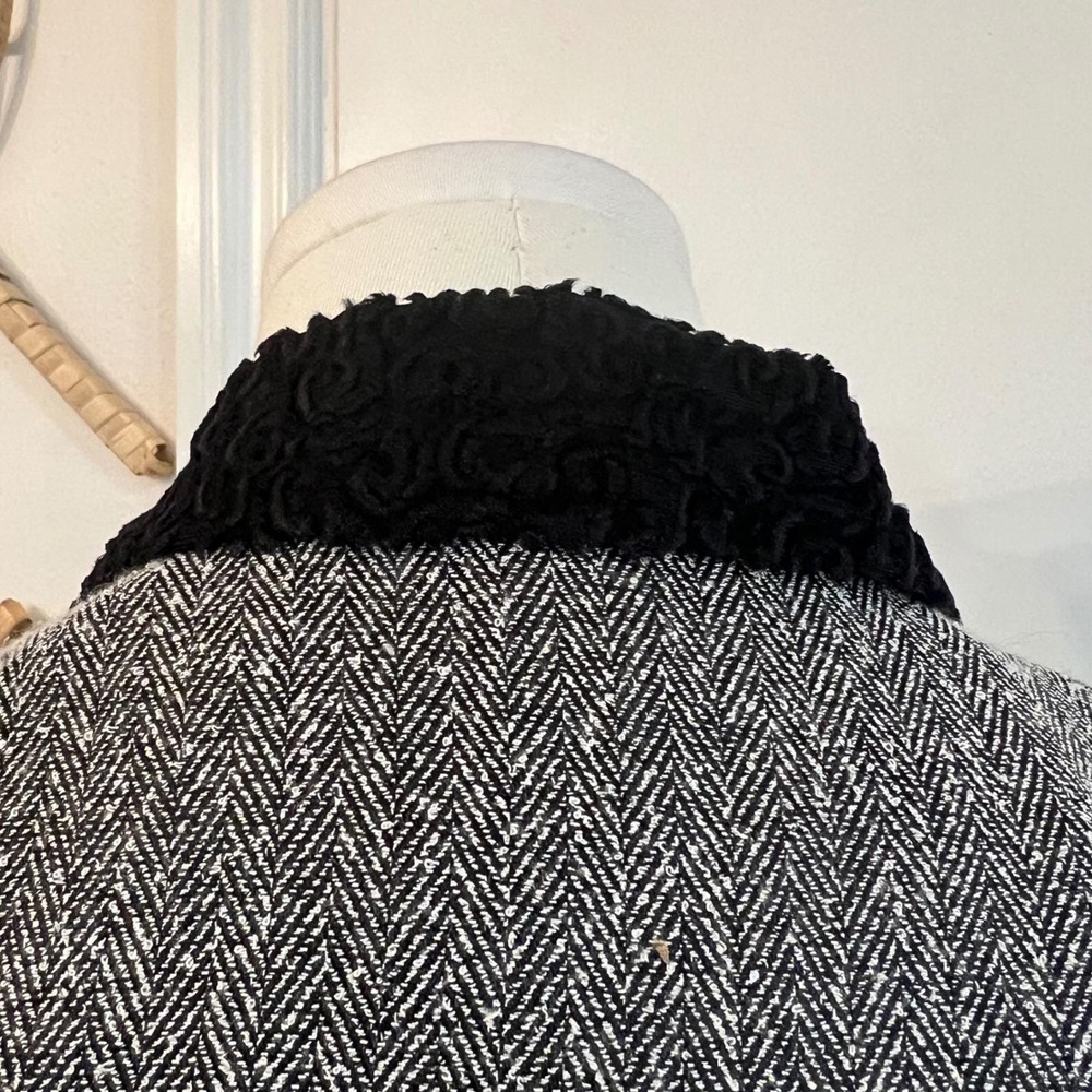 Classic Black Collar Gray Button-Front Women's Dr… - image 7